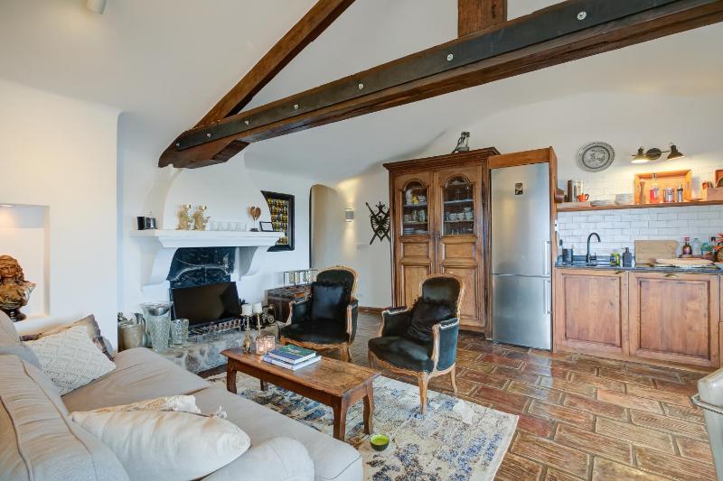 Maison Sans Delai with Sea View Terrace - Happy Rentals - image 7