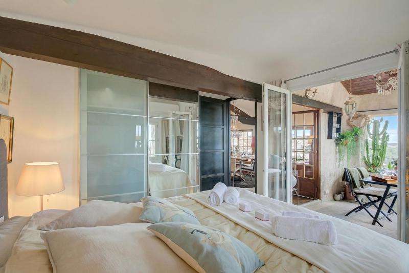Maison Sans Delai with Sea View Terrace - Happy Rentals - image 14