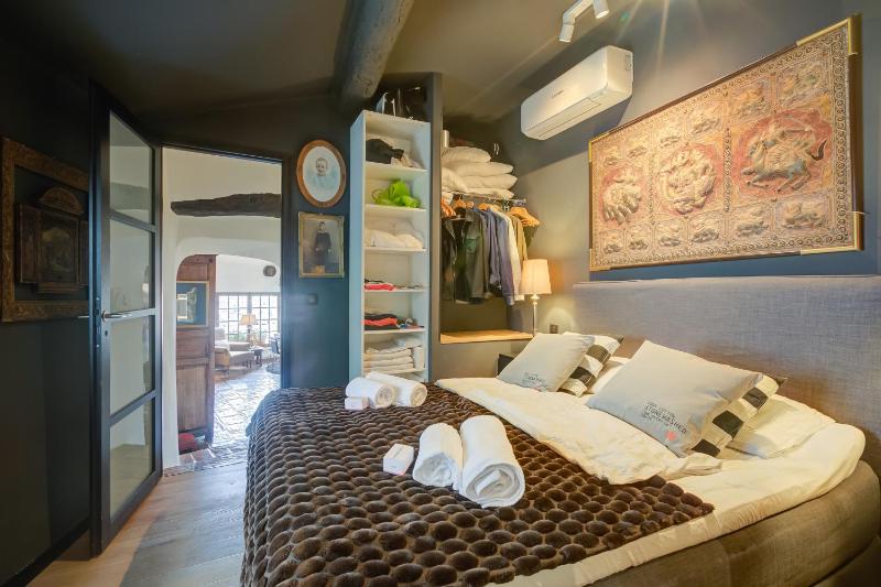 Maison Sans Delai with Sea View Terrace - Happy Rentals - image 13