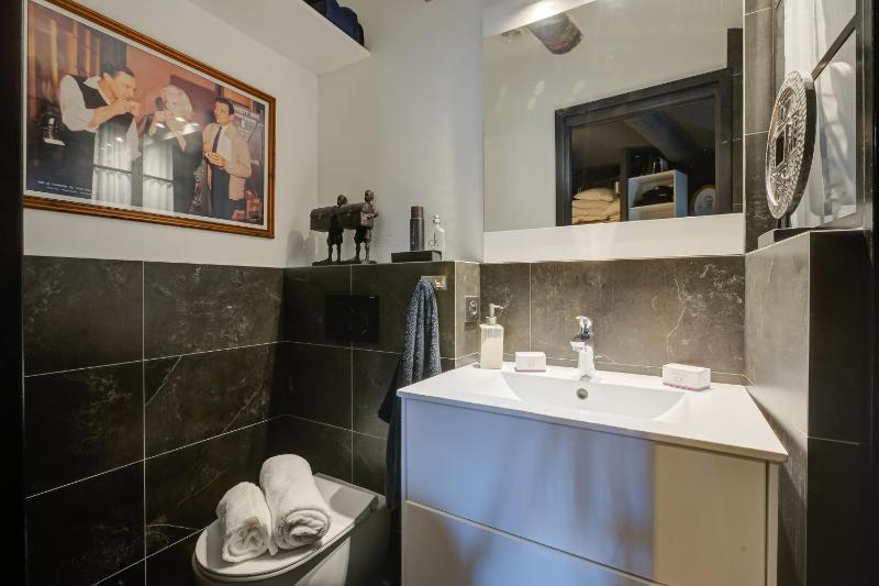 Maison Sans Delai with Sea View Terrace - Happy Rentals - image 16