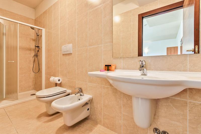 Room for 5 Guests image 2