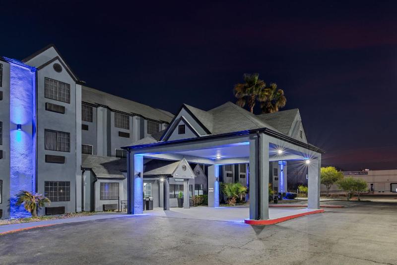 Baymont by Wyndham San Antonio Downtown - image 17