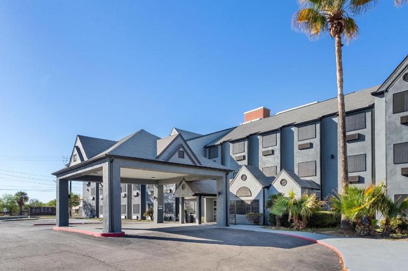Baymont by Wyndham San Antonio Downtown - image 7
