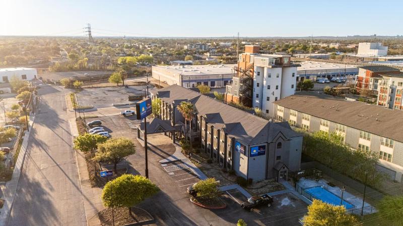 Baymont by Wyndham San Antonio Downtown - image 10