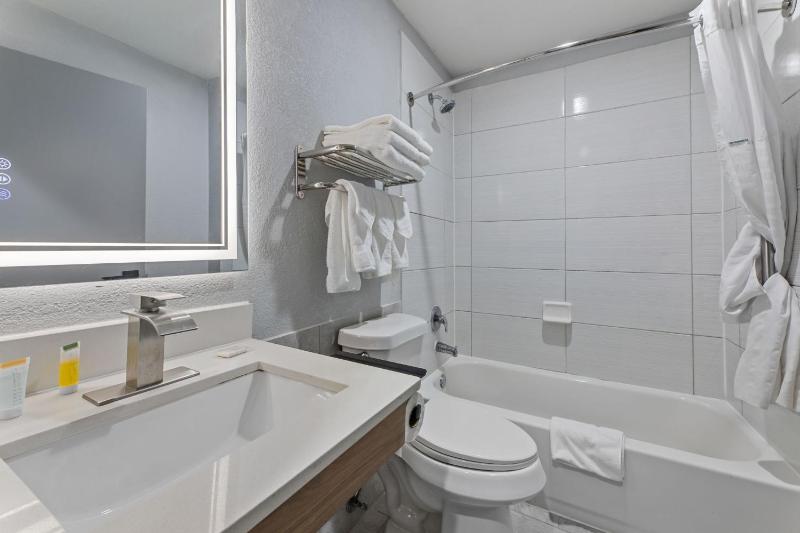 Baymont by Wyndham San Antonio Downtown - image 21