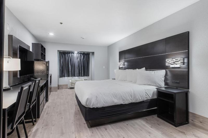 Baymont by Wyndham San Antonio Downtown - image 1