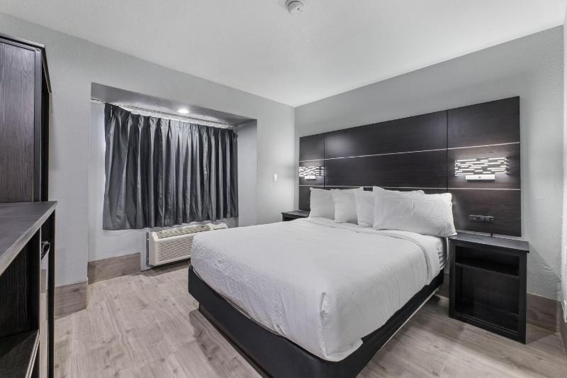 Baymont by Wyndham San Antonio Downtown - image 11