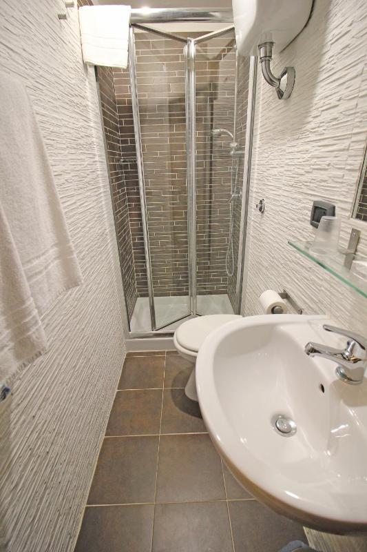 Double or Twin Room image 2
