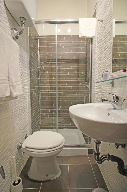 Double or Twin Room image 3