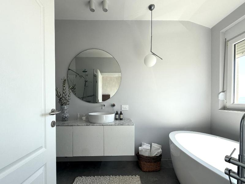 Apartment Beachfront Petar - image 12
