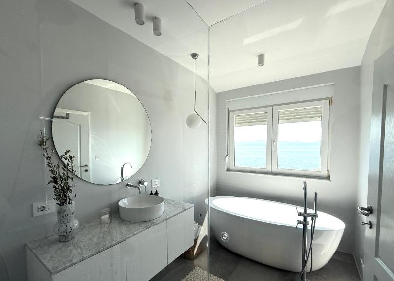 Apartment Beachfront Petar - image 16