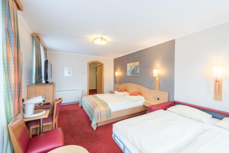 Quadruple Room image 3