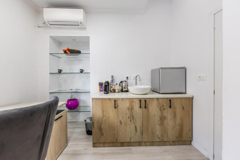 Central Comfy Spot Studio for 2 with Wi-Fi by PikHost - image 6