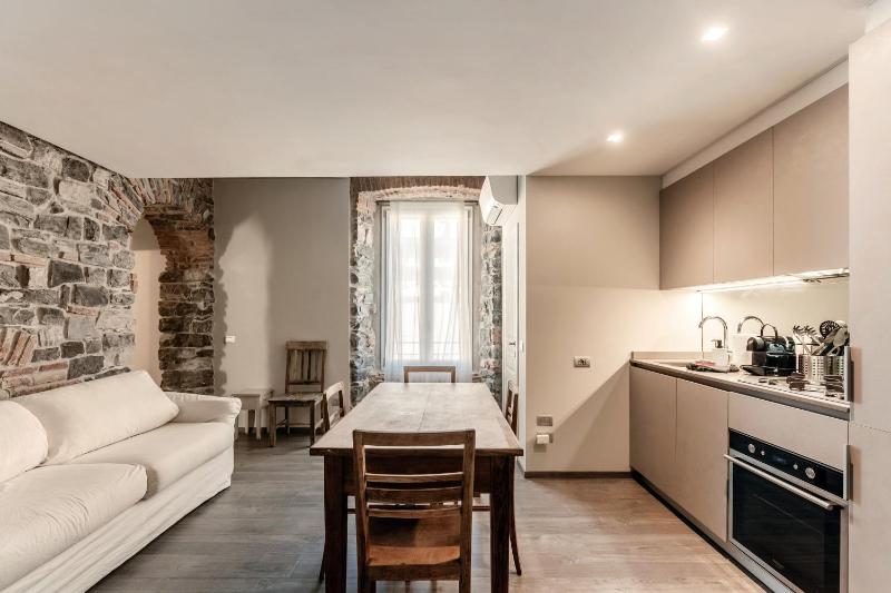 Romantic Chic Apartment by Quokka 360 - Charming Historic Apartment in Como Center - image 4