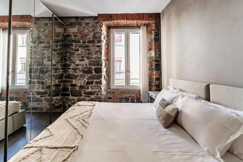 Romantic Chic Apartment by Quokka 360 - Charming Historic Apartment in Como Center - image 9
