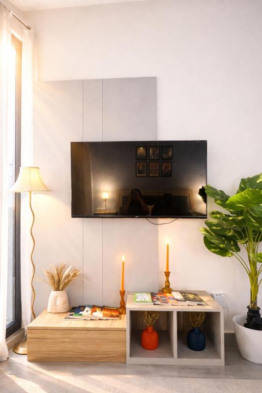 Cozy 1 BHK Private Balcony DLF Phase 3 Gurgaon - image 11