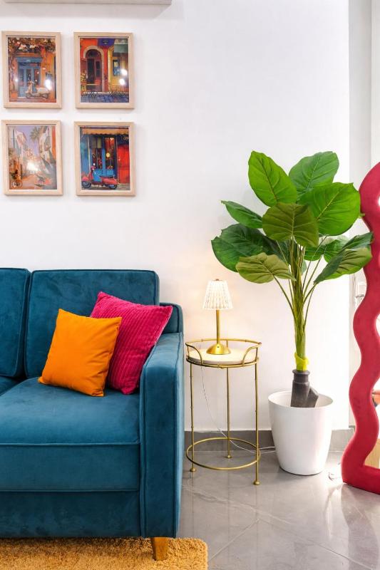 Cozy 1 BHK Private Balcony DLF Phase 3 Gurgaon - image 3