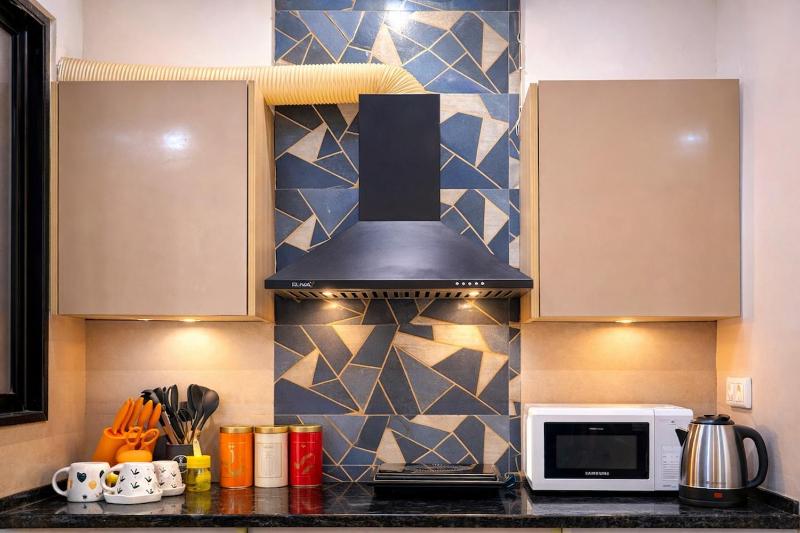 Cozy 1 BHK Private Balcony DLF Phase 3 Gurgaon - image 14
