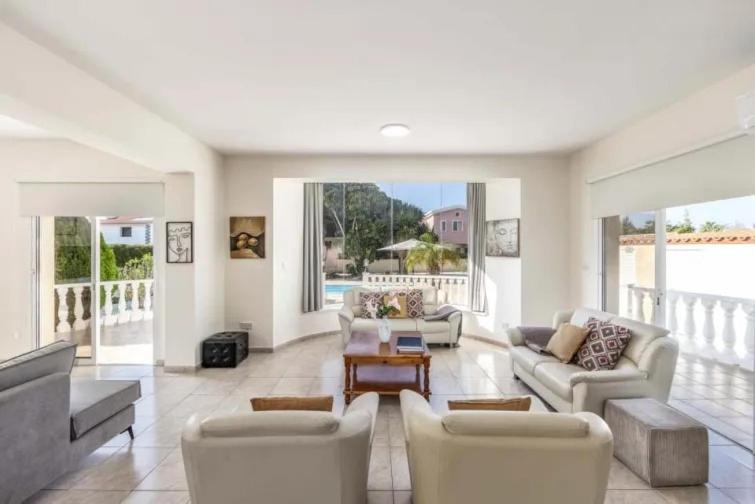 Villa Coral Bee - walking distance to Coral Bay Beach - image 11