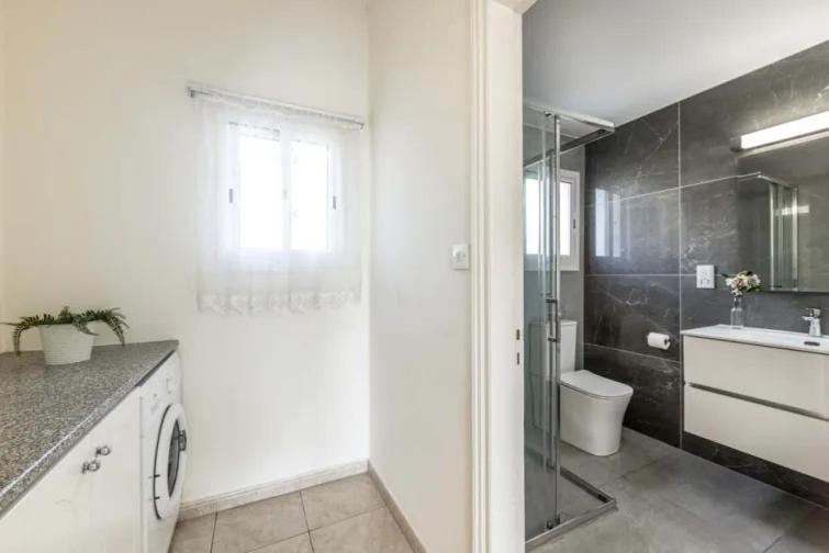 Villa Coral Bee - walking distance to Coral Bay Beach - image 9