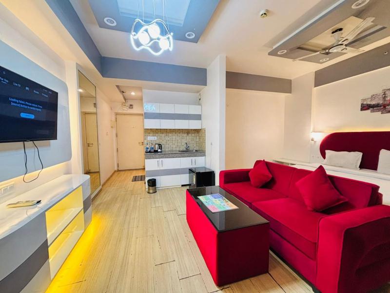 Golden Pent House - image 11