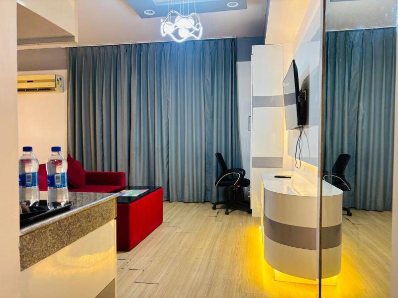 Golden Pent House - image 7