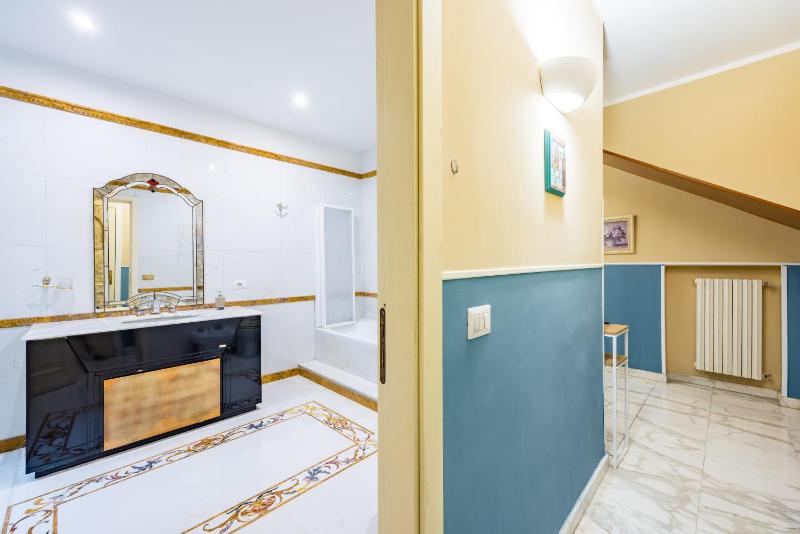 Luxury Toledo 22 by Napoliapartments - image 2