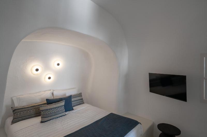 You and Me Suites Oia - image 46