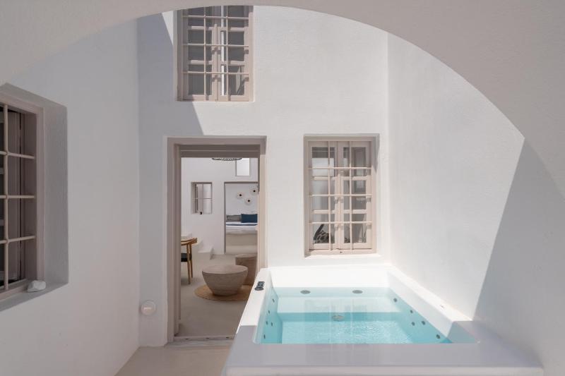 You and Me Suites Oia - image 48