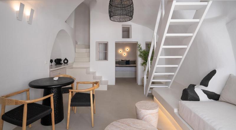 You and Me Suites Oia - image 40
