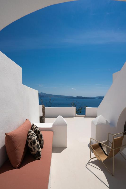 You and Me Suites Oia - image 44