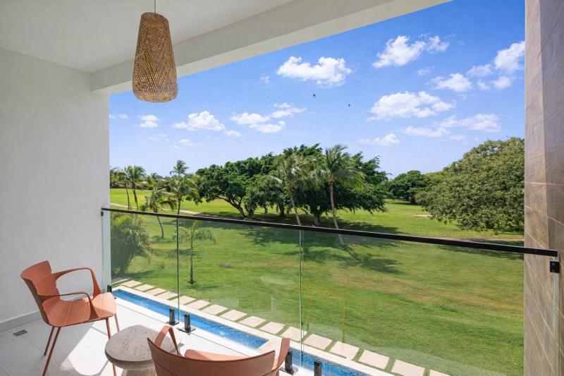 Cozy 3BR Golf and Pool View Apt - image 50
