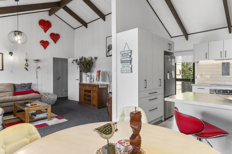 Family Friendly 3BR Home close to Lake Taupo - image 11