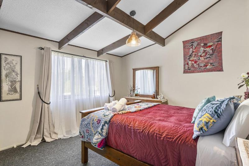 Family Friendly 3BR Home close to Lake Taupo - image 12