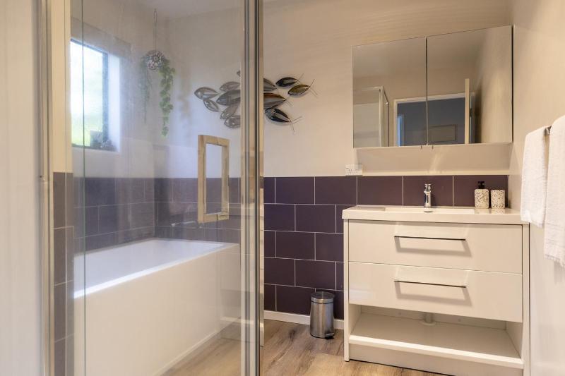 Family Friendly 3BR Home close to Lake Taupo - image 32