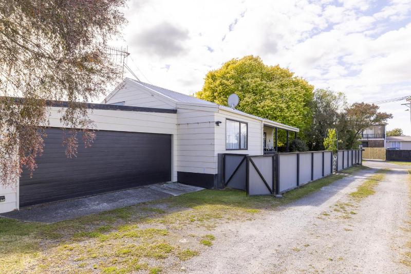Family Friendly 3BR Home close to Lake Taupo - image 26