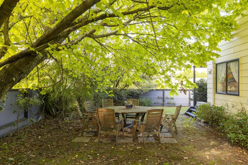 Family Friendly 3BR Home close to Lake Taupo - image 5