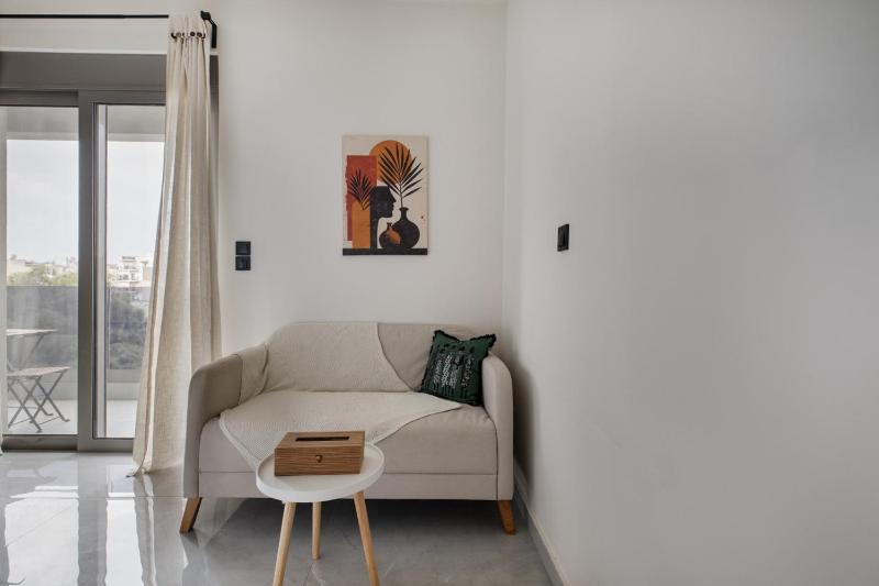 Oraya Chic Studio with Balcony in Athens - image 2