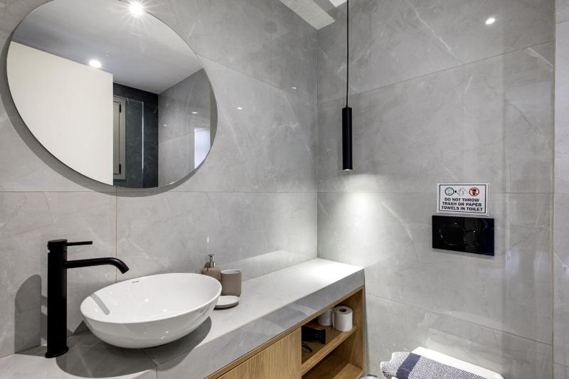 Oraya Chic Studio with Balcony in Athens - image 4