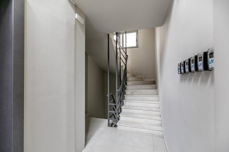 Oraya Chic Studio with Balcony in Athens - image 3