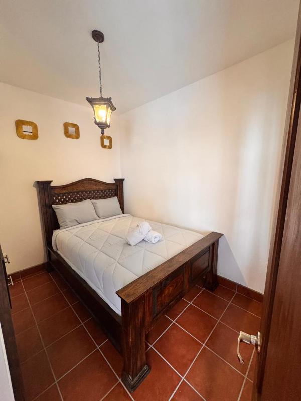 Villa San Lazaro Alojamiento entero para 8 personas en Antigua con amplio parqueo y terraza con vistas al volcan - image 11