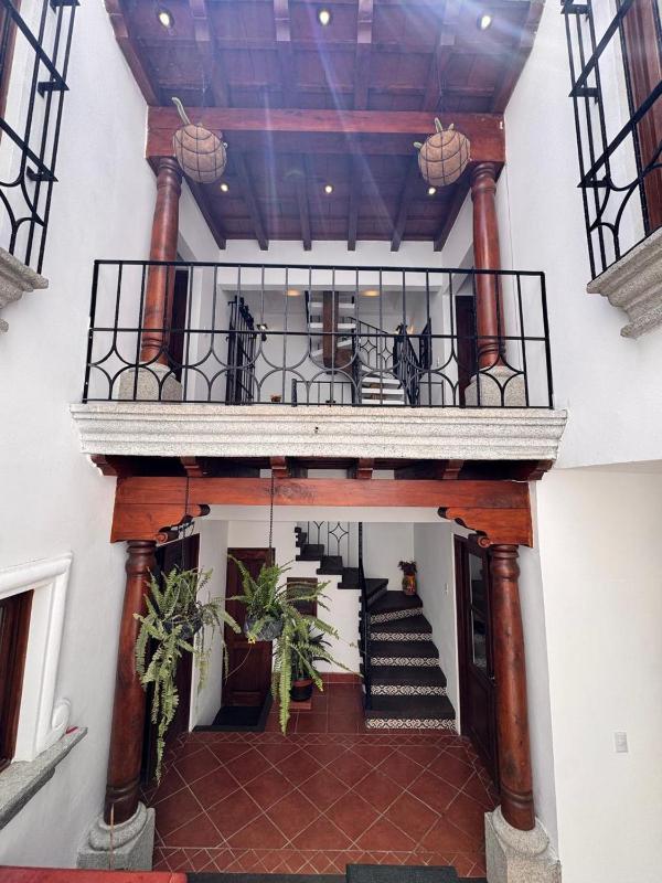 Villa San Lazaro Alojamiento entero para 8 personas en Antigua con amplio parqueo y terraza con vistas al volcan - image 12