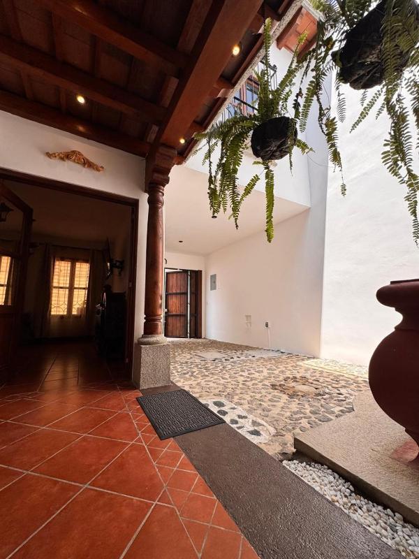 Villa San Lazaro Alojamiento entero para 8 personas en Antigua con amplio parqueo y terraza con vistas al volcan - image 10