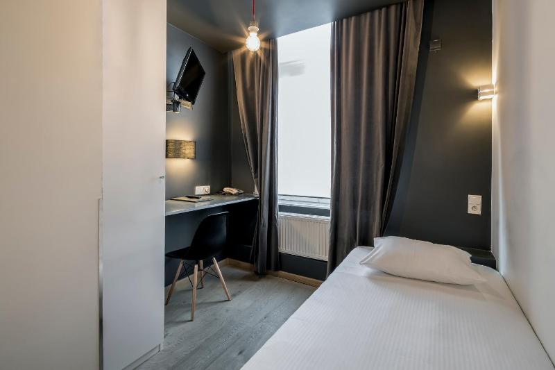Single Room image 3