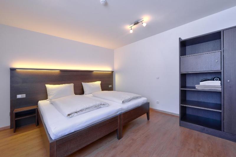 One-Bedroom Apartment image 3
