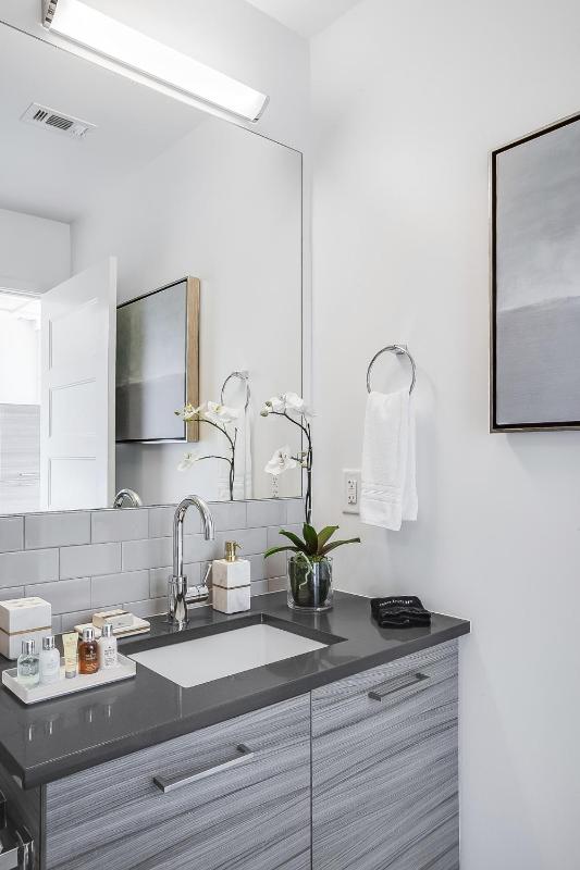 Sapphire Studio by Atlanta Luxury Rentals - image 10