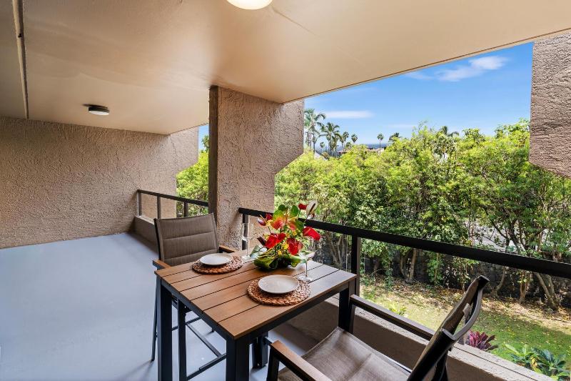 Kona Pacific E629: Beautifully Remodeled condo! - image 16