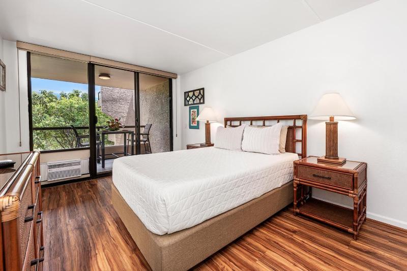 Kona Pacific E629: Beautifully Remodeled condo! - image 32