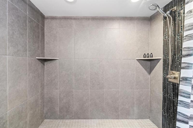 Kona Pacific E629: Beautifully Remodeled condo! - image 15