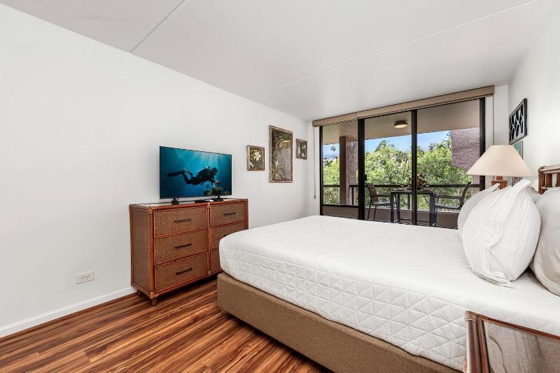 Kona Pacific E629: Beautifully Remodeled condo! - image 10
